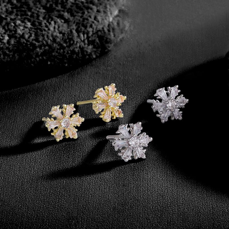 Sparkling Snowflake Stud Earrings Bold Statement Style With Street Luxury - Image 5