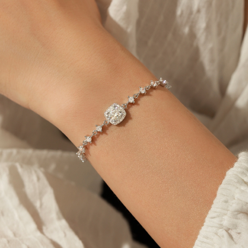 0.8ct Round Cut Vvs Moissanite S925 Silver Bracelet With Iced Out Shine - Image 3