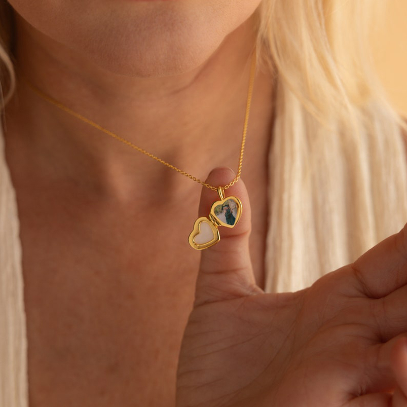 Customized Mother Of Pearl Heart Photo Locket With Street Luxury Shine - Image 3