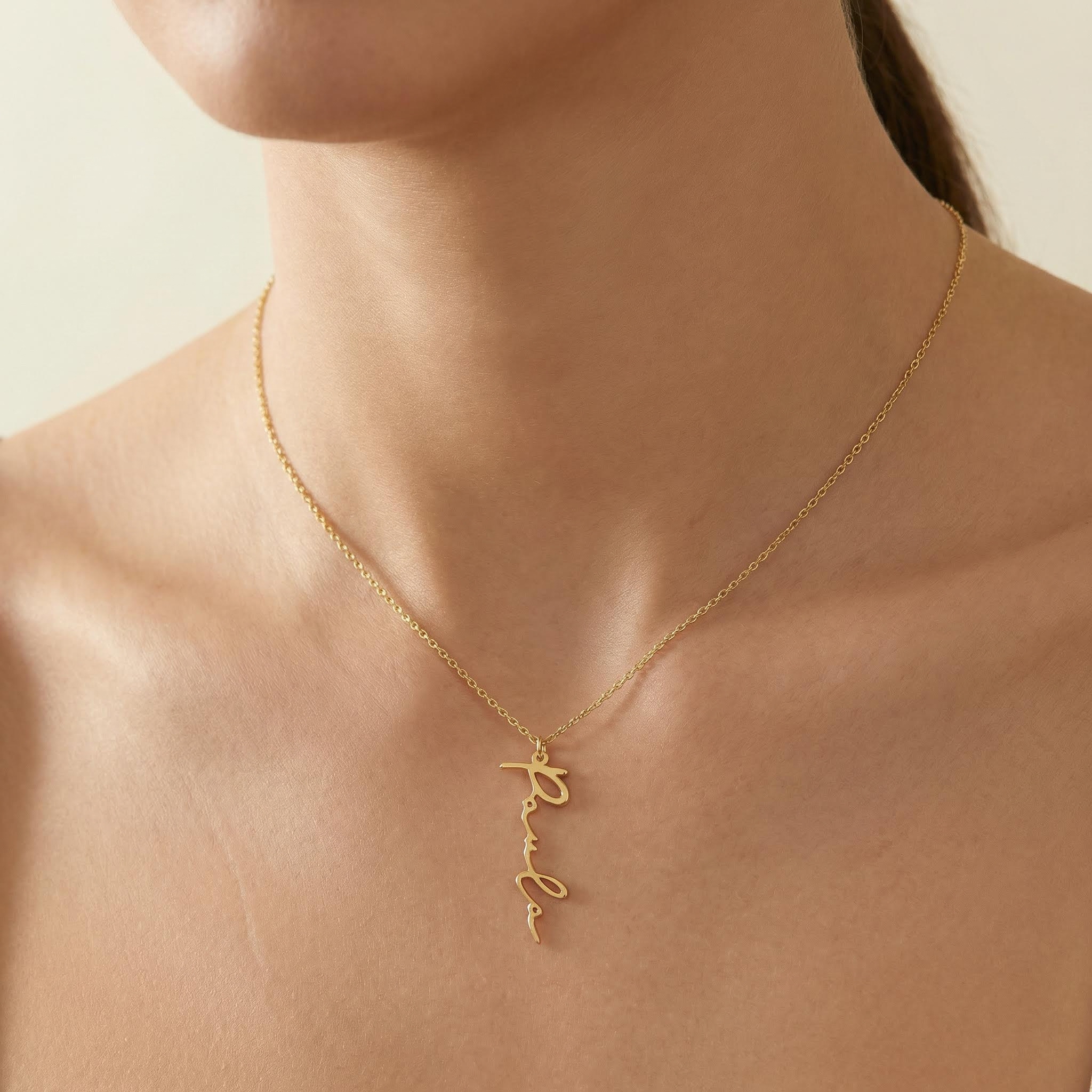 Customized Vertical Name Necklace Bold Statement Style With Street Luxury - Image 4