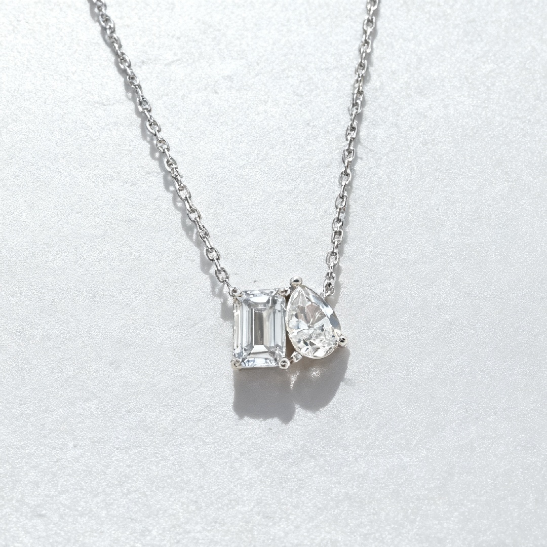 Emerald & Pear Cut Diamond Pendant Necklace With Street Luxury Shine - Image 3