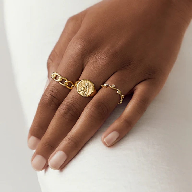 Aphrodite Signet Ring Bold Statement Style With Street Luxury - Image 4