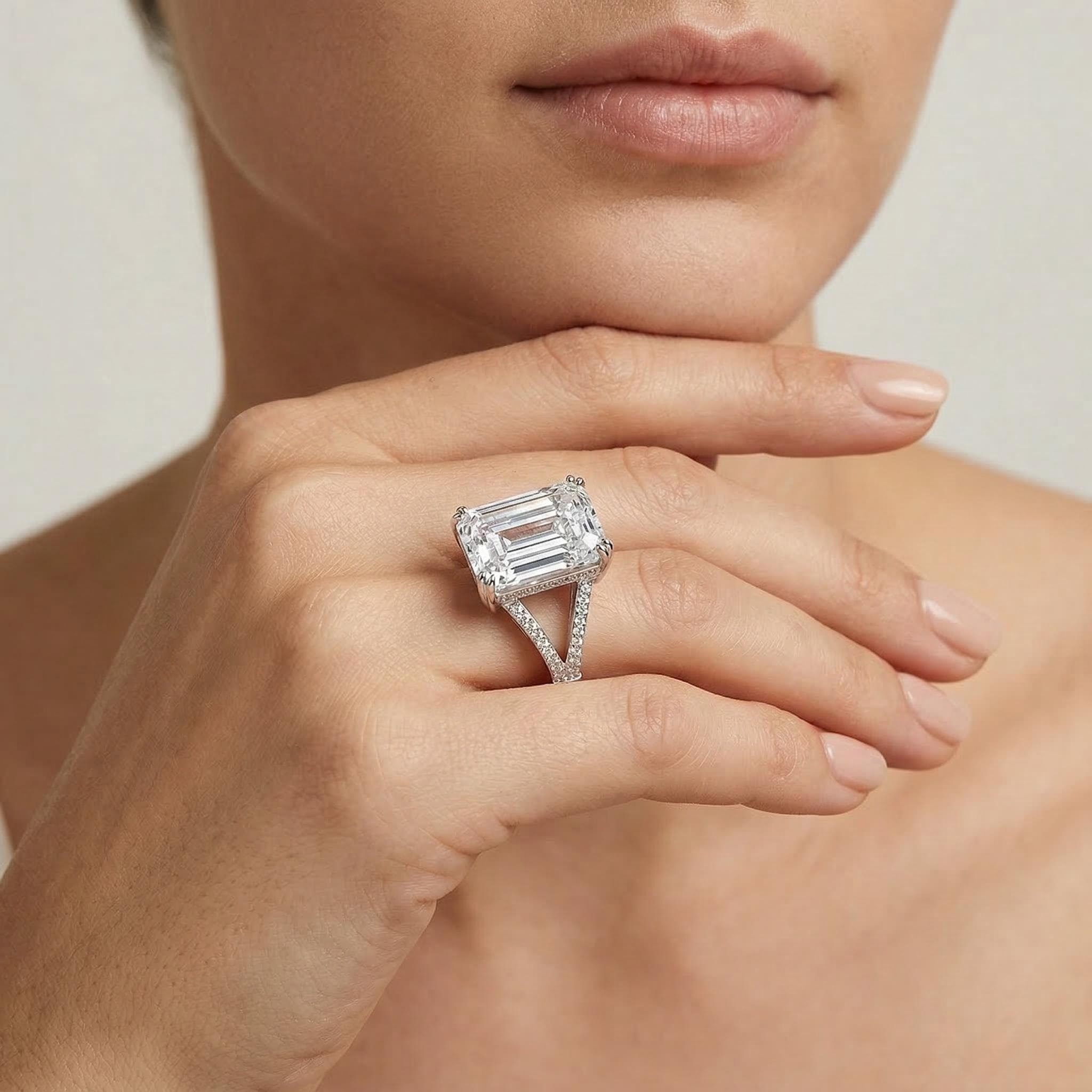 Luxury 15.8 Ct Emerald Cut Halo Engagement Ring With Iced Out Shine - Image 3