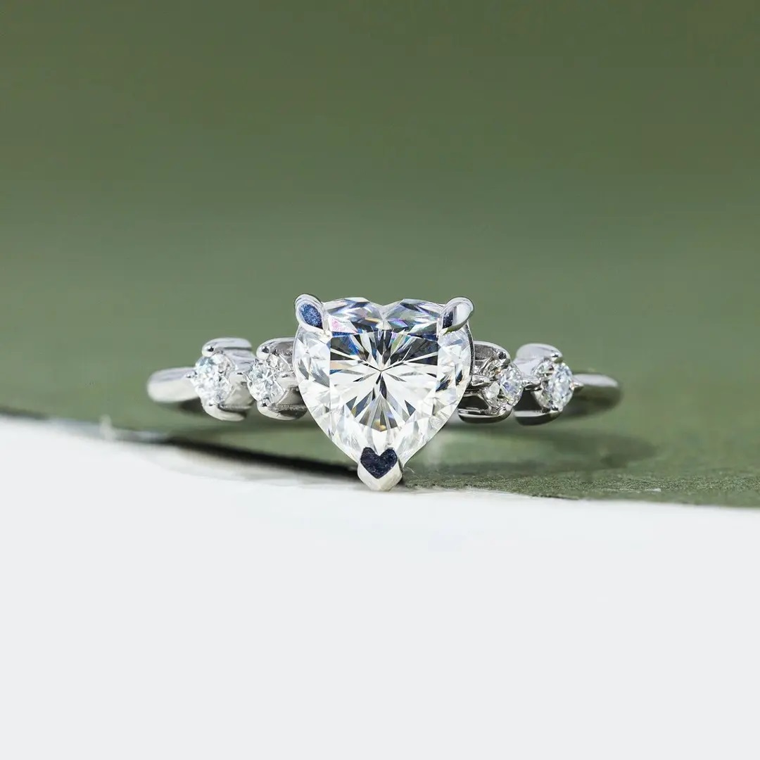 2.4ct Heart & Round Cut Vvs Moissanite S925 Silver Engagement Ring Iced Out - Image 8