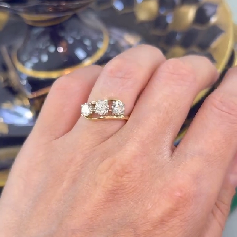 1.8ct Round Cut Vvs Moissanite Engagement Ring With Iced Out Shine