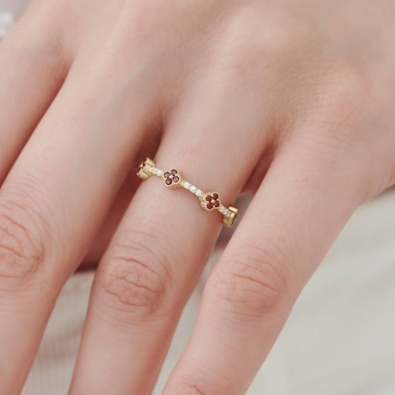 Four-leaf Clover Pave Diamond Wedding Band With Street Luxury Shine - Image 12