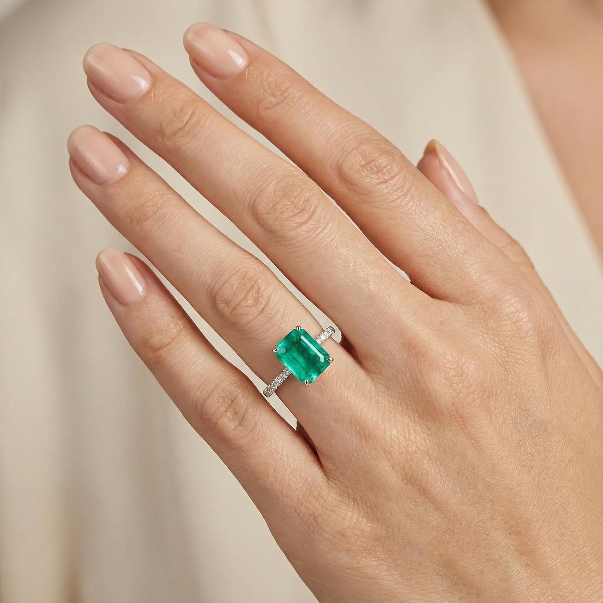 S925 Silver 4ct Emerald & Side Diamonds Engagement Ring Gold - Image 4