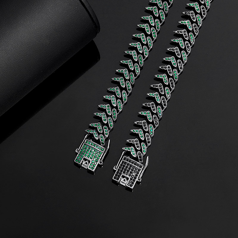 Iced Out 13mm Emerald Rivet Spike Thorns Cuban Chain Gold - Image 4