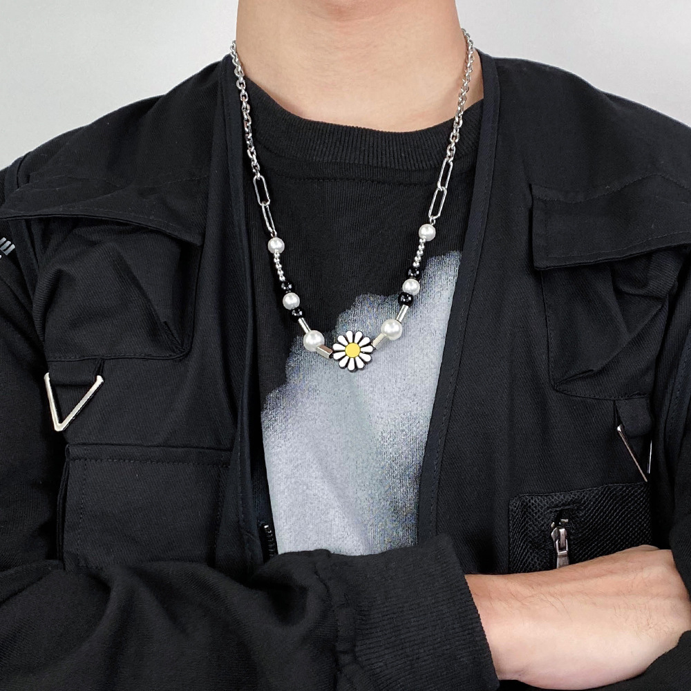 Black Hip Hop Daisy Paper Clip Pearl Necklace With Street Luxury Shine - Image 3