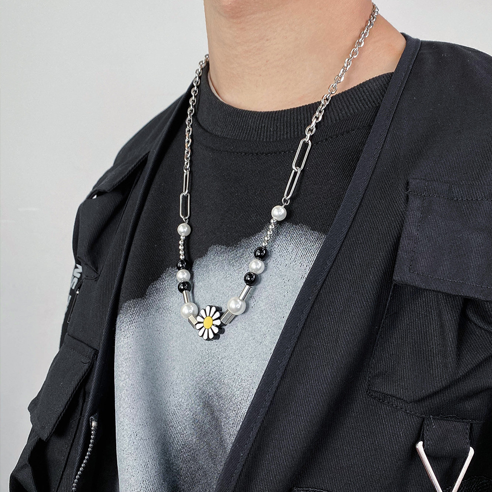 Black Hip Hop Daisy Paper Clip Pearl Necklace With Street Luxury Shine - Image 4
