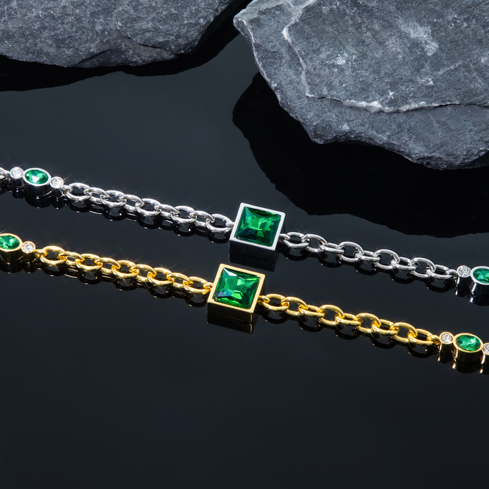 Emerald Green Princess Cut & Oval Cut Diamonds Necklace Gold - Image 7