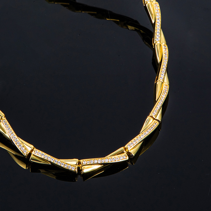 Iced Out Out Cross Over X Link Chain Gold With Street Luxury Shine - Image 3
