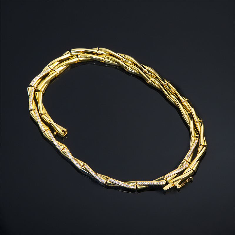 Iced Out Out Cross Over X Link Chain Gold With Street Luxury Shine - Image 4