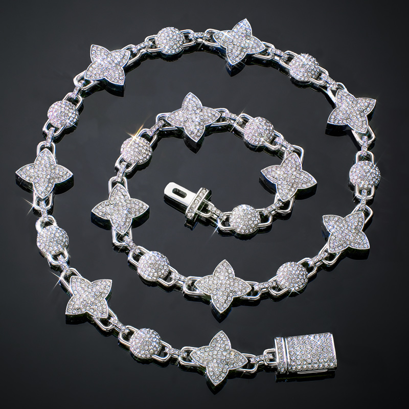 Iced Out Out Four Leaf Clover Link Chain Gold With Street Luxury Shine - Image 3
