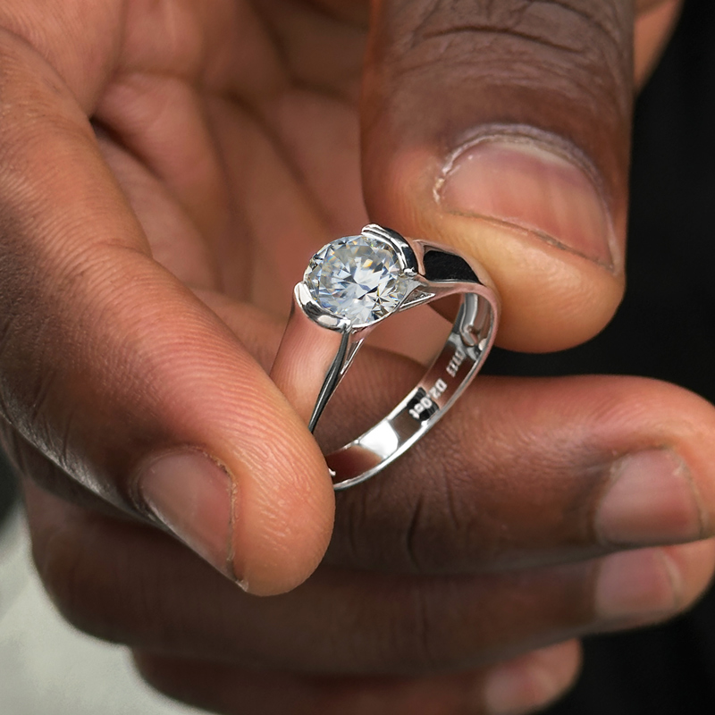 925s & Vvs Moissanite 2ct Ring In White Gold With Iced Out Shine - Image 4