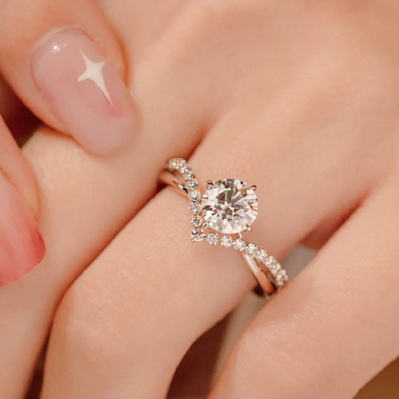 925s & Vvs Moissanite 1ct Round Cut Twisted Engagement Ring Iced Out - Image 4