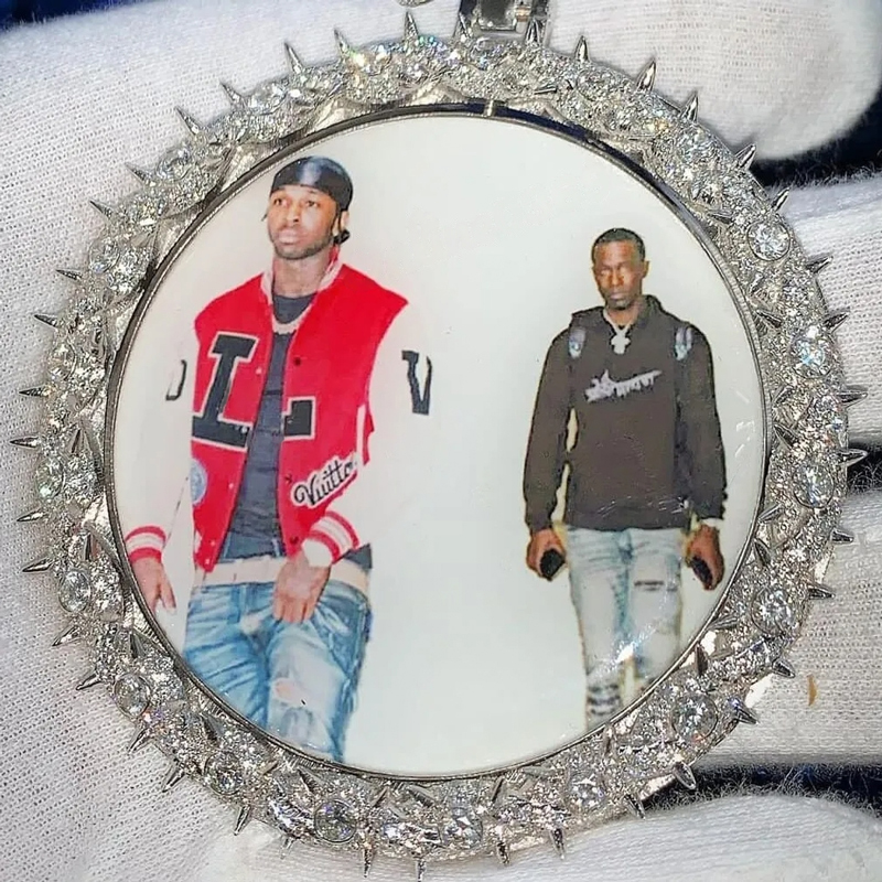 Iced Out Star Clasp Thorn Disc Photo Pendant Gold With Street Luxury Shine - Image 3