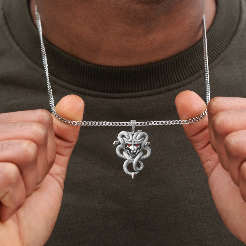 Iced Out Medusa Pendant Moissanite With Street Luxury Shine - Image 4