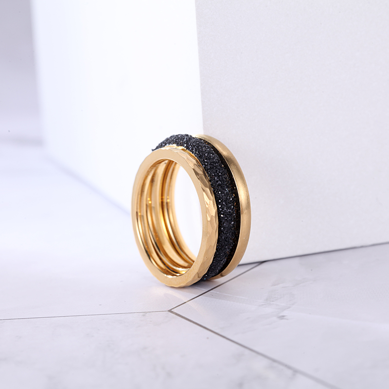 Black Stardust 3pcs Ring In Gold Gold With Bold Statement Appeal - Image 5