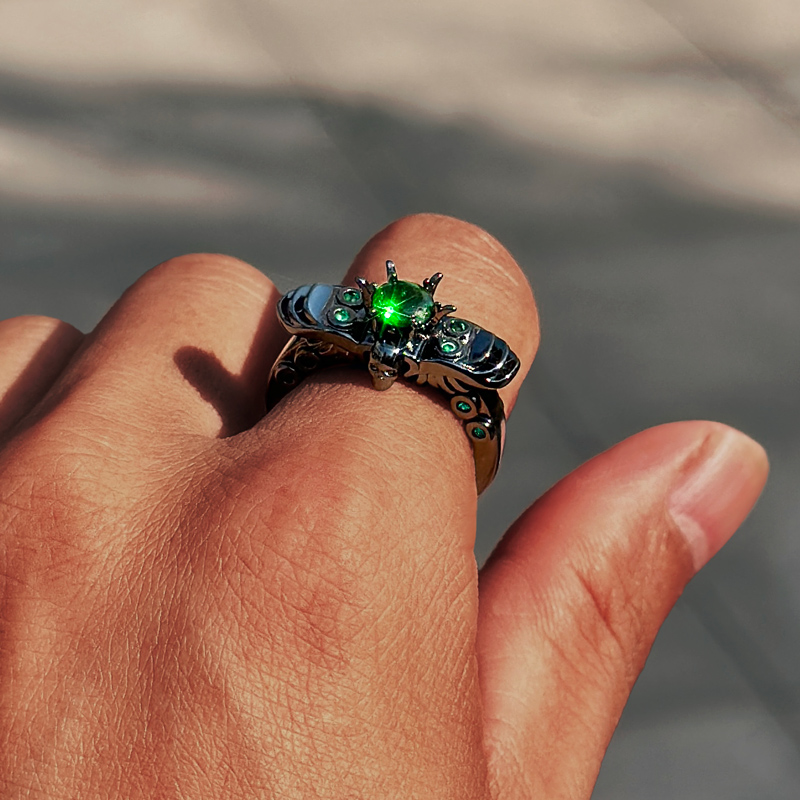 Iced Out Skull Bee Emerald Ring Gold With Street Luxury Shine - Image 3