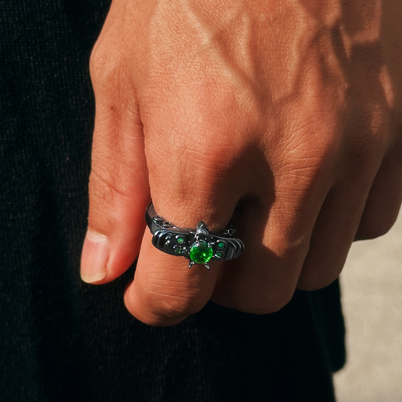 Iced Out Skull Bee Emerald Ring Gold With Street Luxury Shine - Image 4