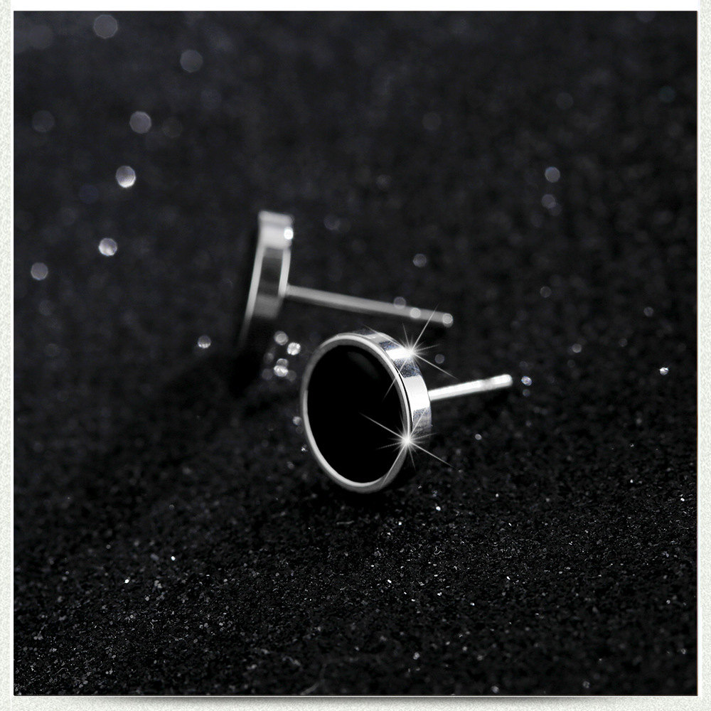 Round Black Stone Stud Earrings Bold Statement Style With Street Luxury - Image 3