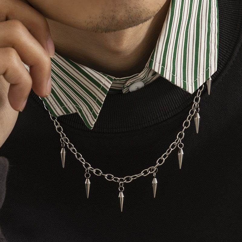 Rivet Titanium Steel Necklace Bold Statement Style With Street Luxury - Image 3