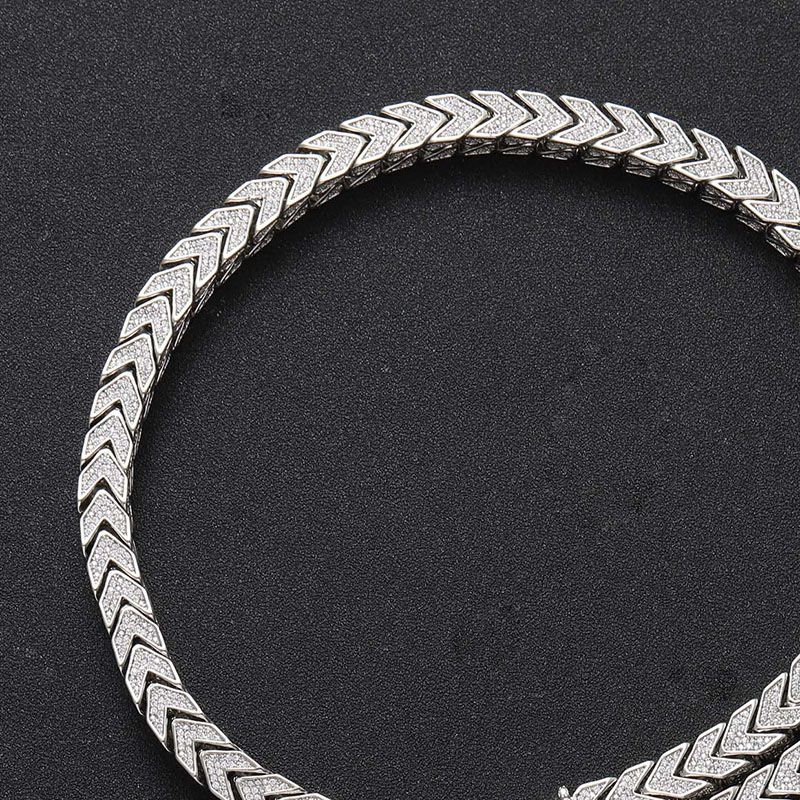 6mm Iced Out 4-sided V-shape Chain Gold With Street Luxury Shine - Image 3