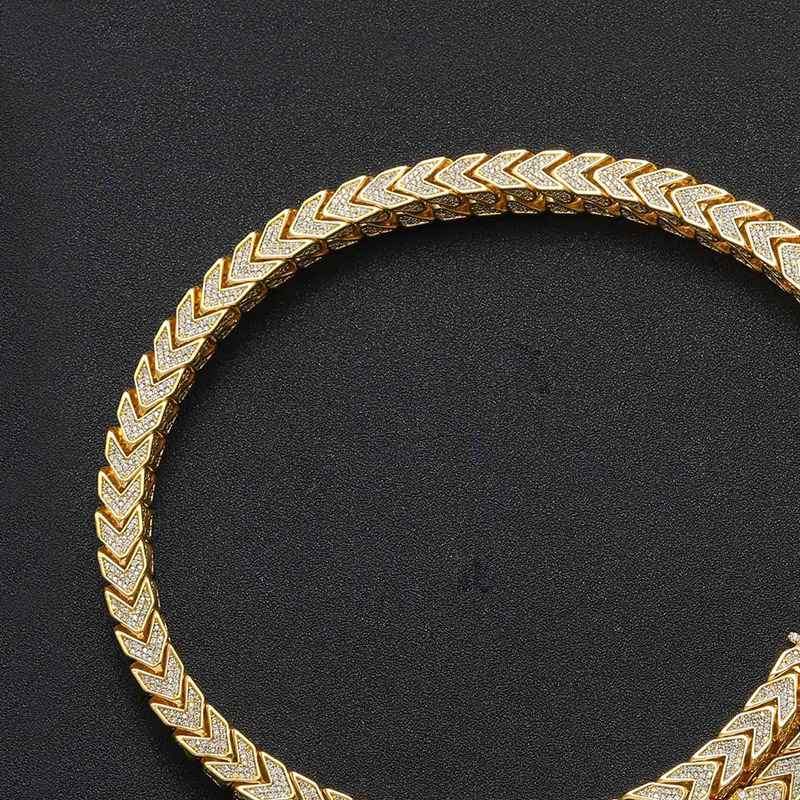 6mm Iced Out 4-sided V-shape Chain Gold With Street Luxury Shine - Image 6