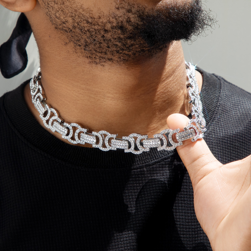 18mm Iced Out Byzantine Chain Gold With Street Luxury Shine - Image 3