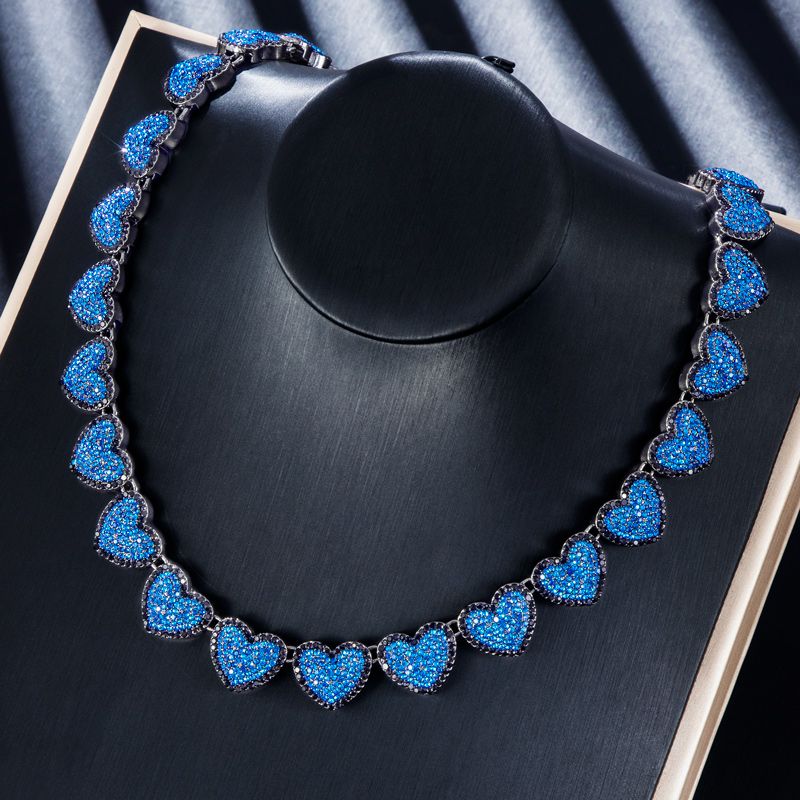 15mm 20 Clustered Sapphire Heart Link Chain In Black Gold With Gold Shine - Image 5