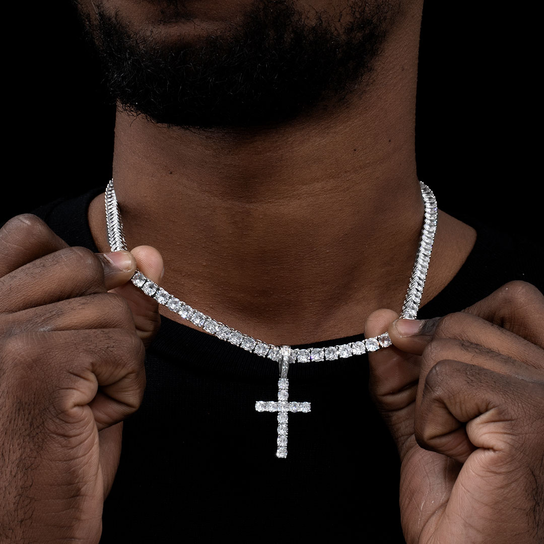 Brilliant Cut Cross Pendant In White Gold Silver With Street Luxury Shine