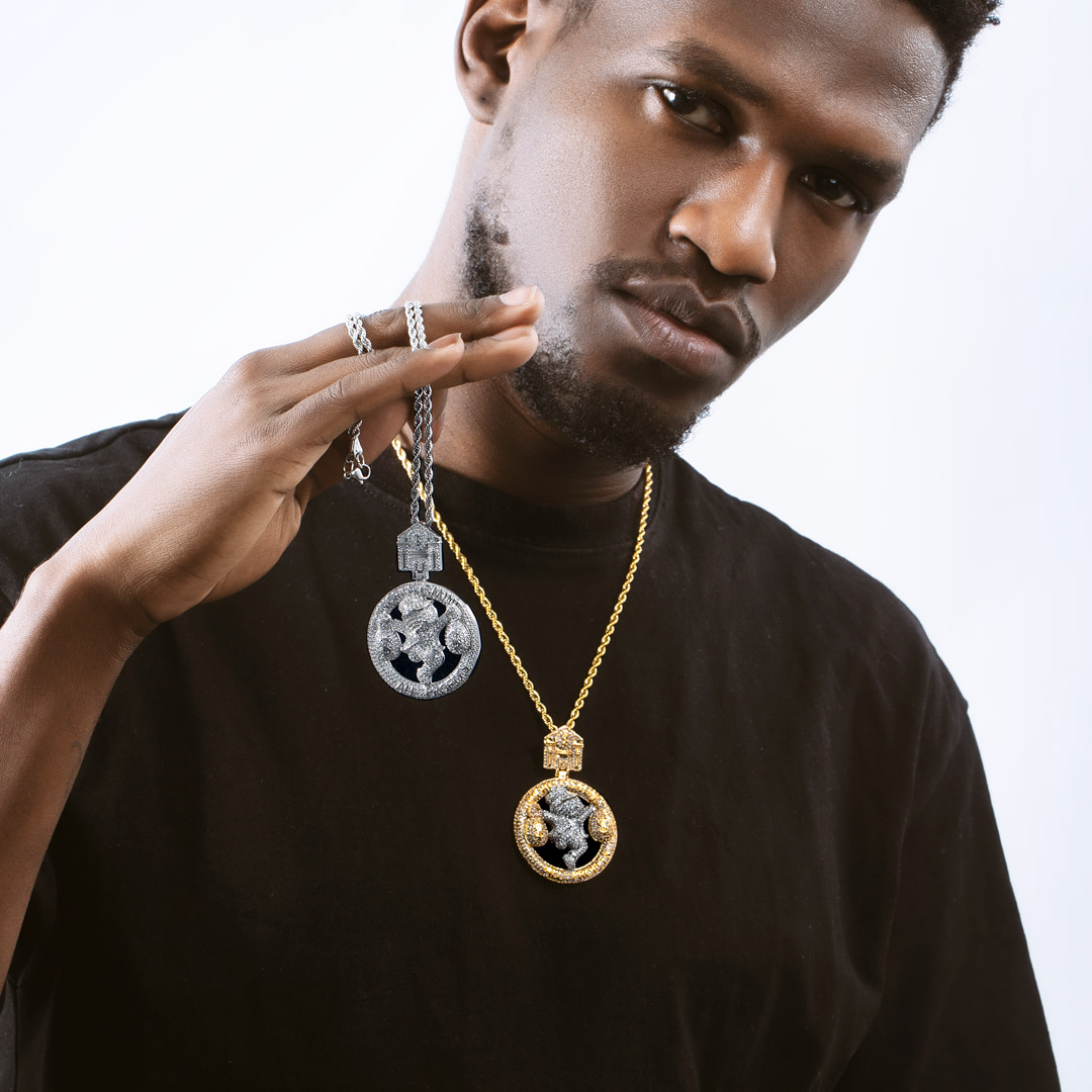 Iced Out Money Bag Round Pendant Gold With Street Luxury Shine - Image 3