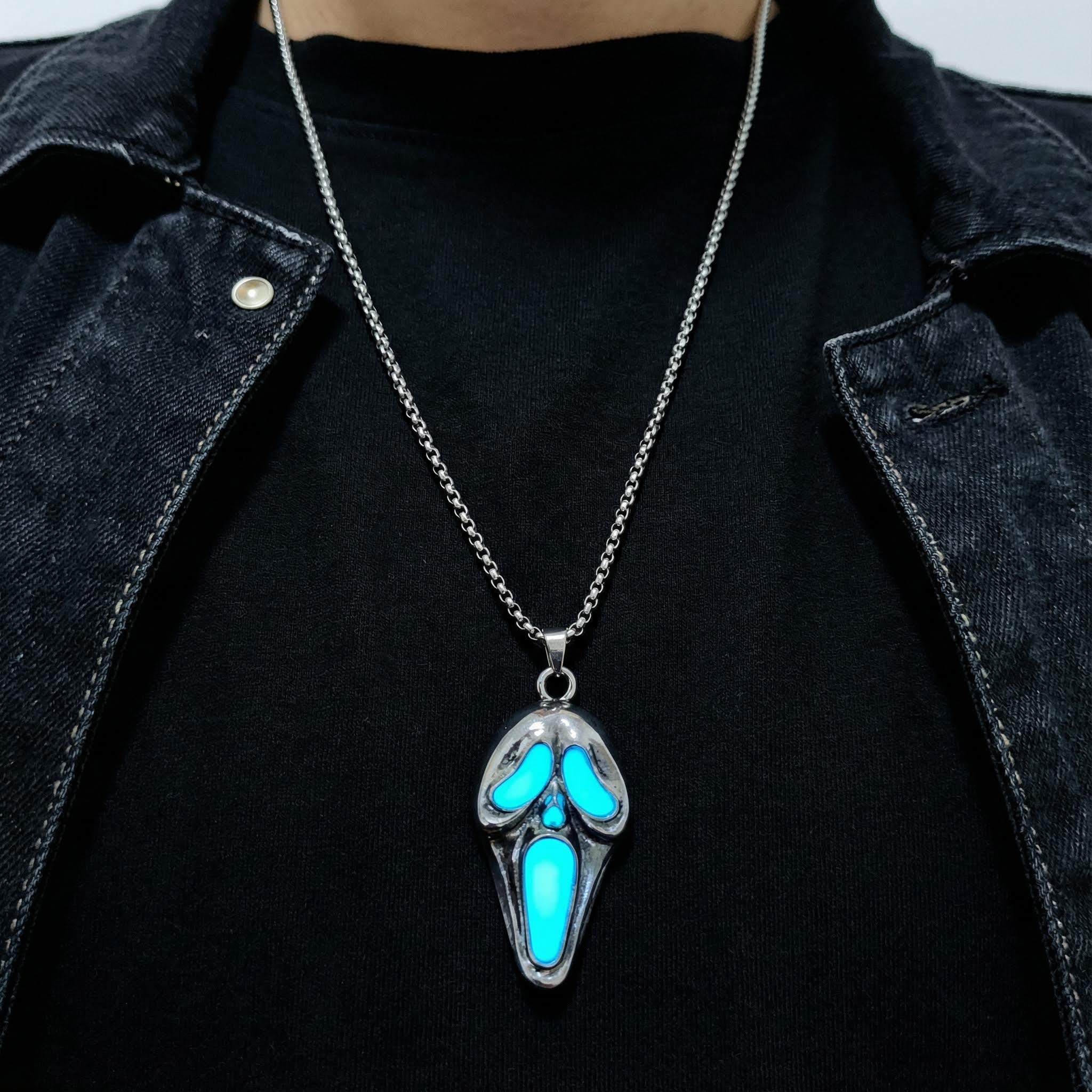 Glow In The Dark Screaming Ghost Face Pendant With Street Luxury Shine - Image 4