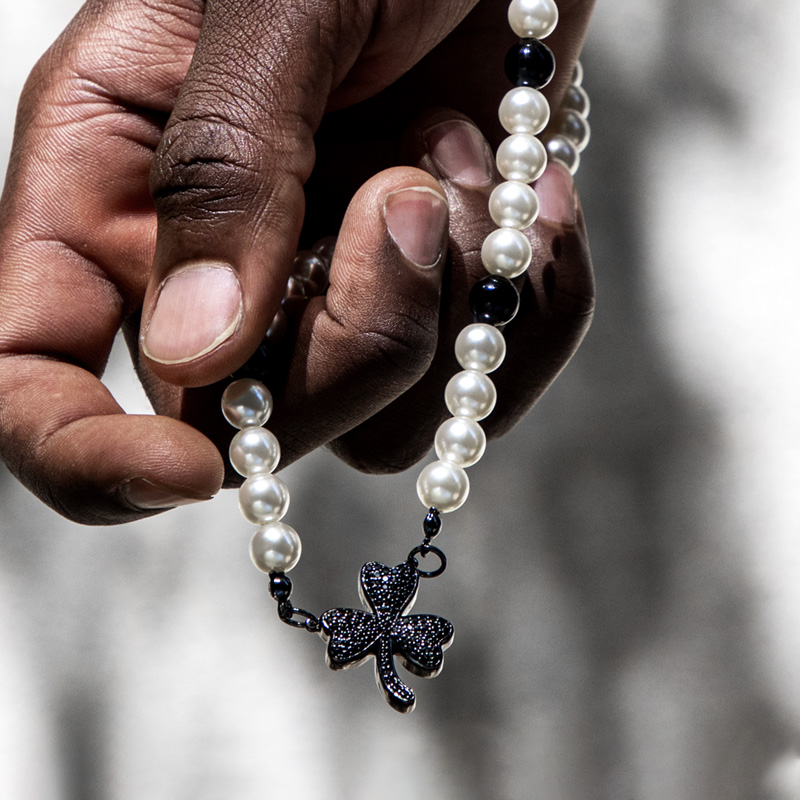 Iced Out Black Stones Three-leaf Pearl Necklace With Street Luxury Shine - Image 3
