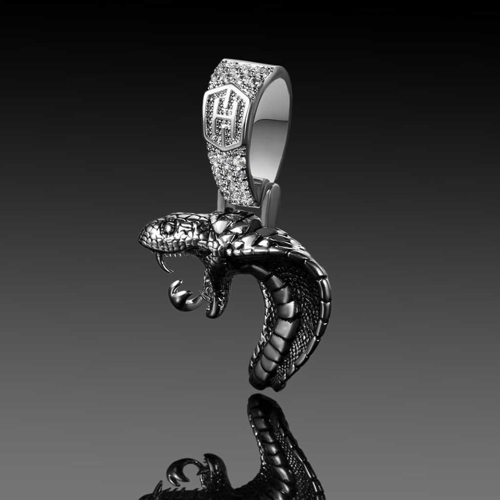 Open-mouthed Cobra Head Pendant Bold Statement Style With Street Luxury - Image 3