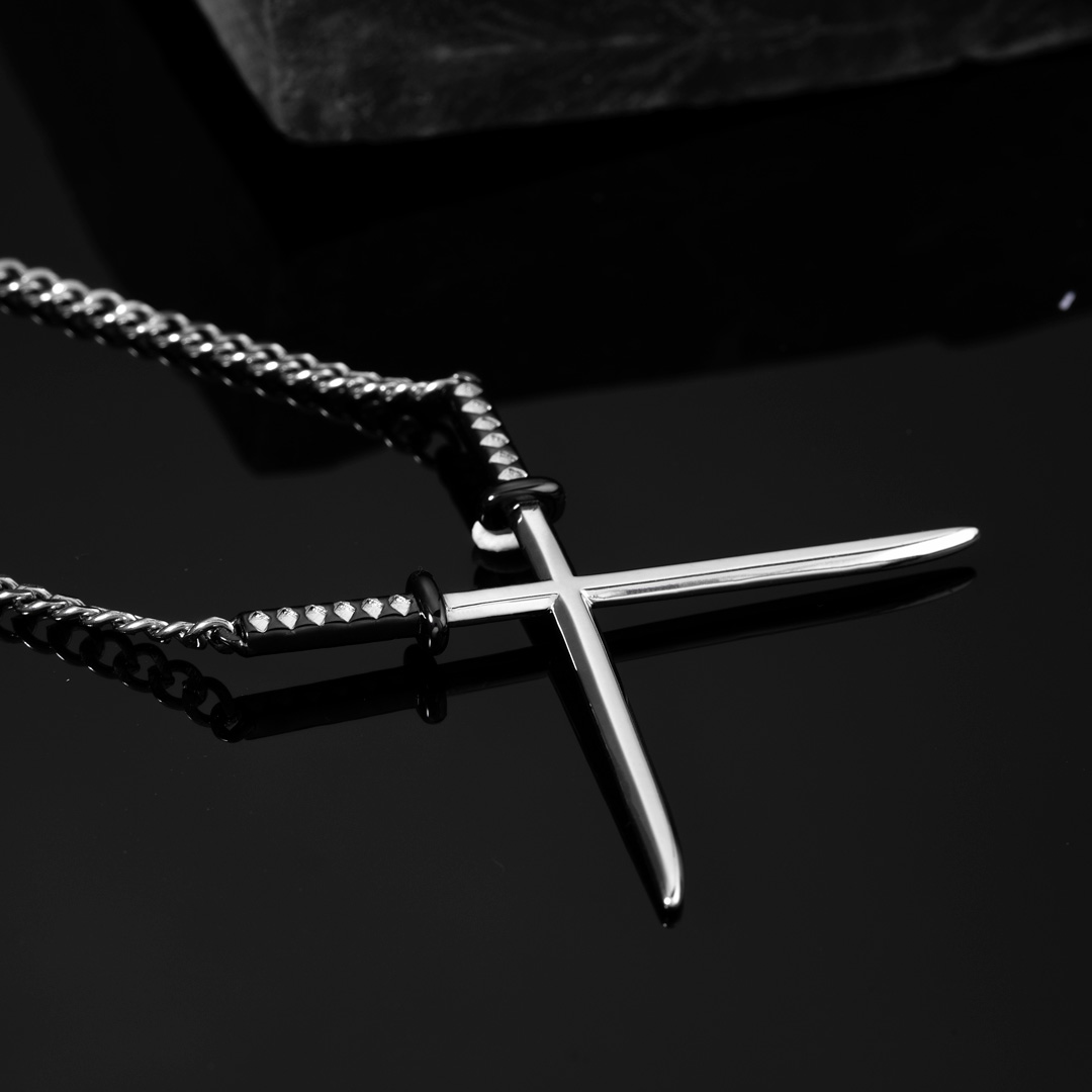 Crossed Katana Sword Necklace Bold Statement Style With Street Luxury - Image 5