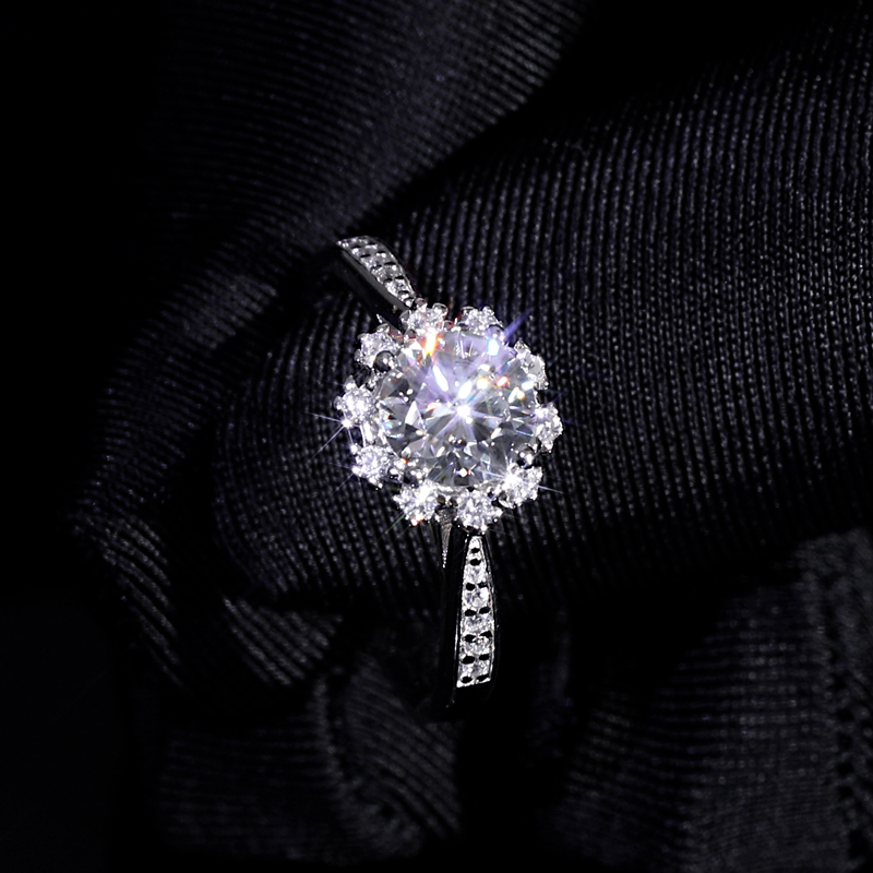 Bold 1ct Round Cut Halo Moissanite Engagement Ring In S925 Sterling Silver - Image 6