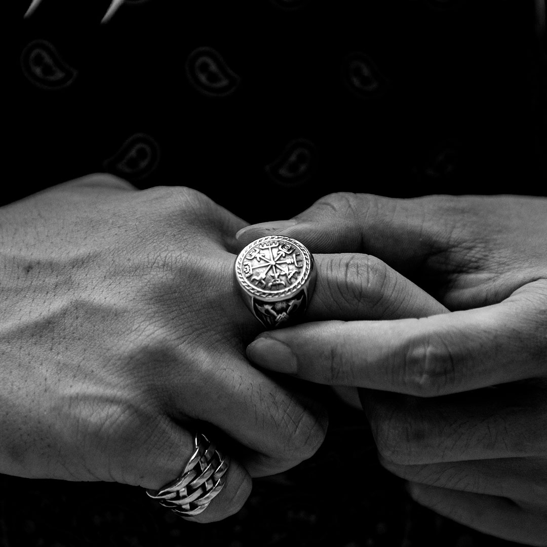 Vegvisir Axe Stainless Steel Ring Bold Statement Style With Street Luxury - Image 4