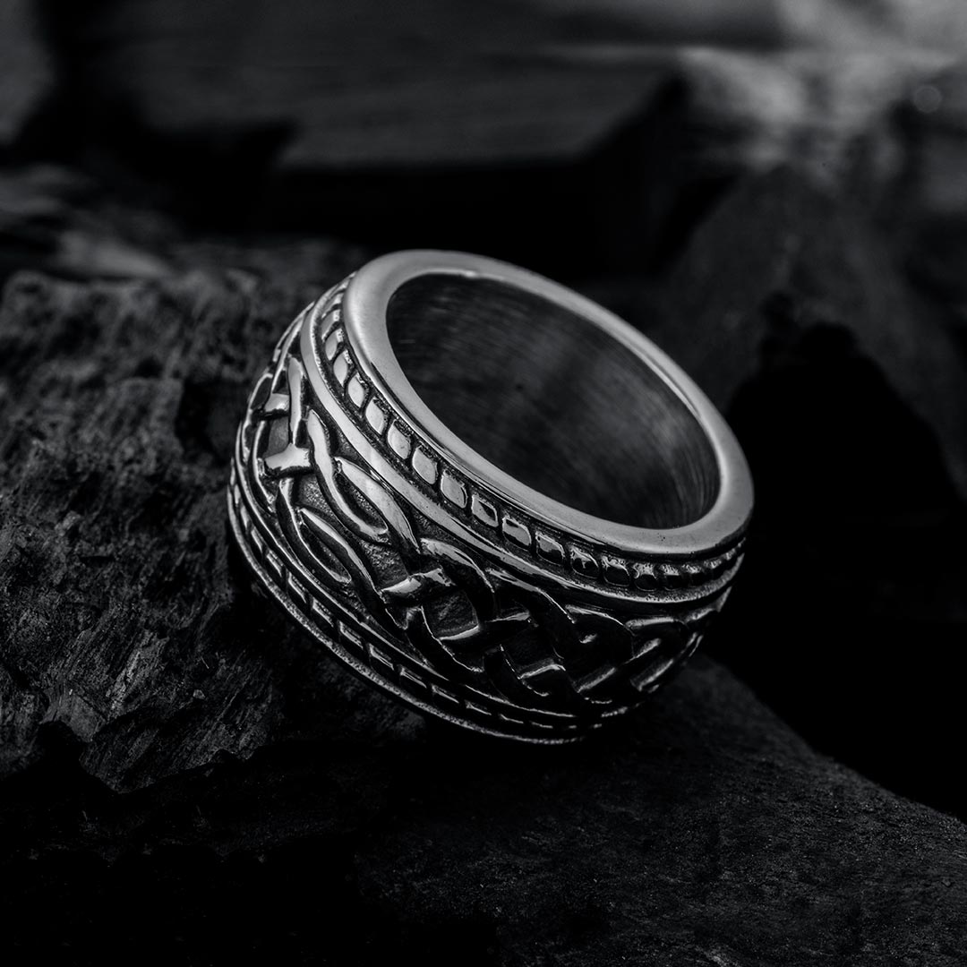 Chain Knot Stainless Steel Ring Bold Statement Style With Street Luxury - Image 4