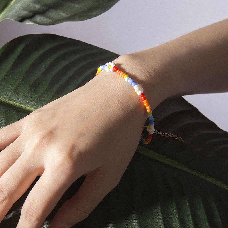 Daisy Beaded Bracelet Bold Statement Style With Street Luxury - Image 3
