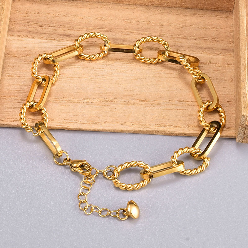 Thick Chain Bracelet Bold Statement Style With Street Luxury - Image 5