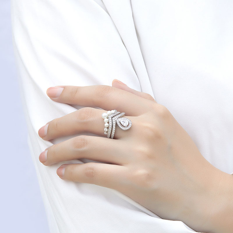 Pearl Crown Ring Set Bold Statement Style With Street Luxury - Image 11