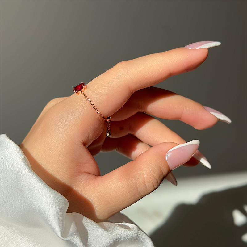 Ruby Chain Ring Bold Statement Style With Street Luxury - Image 5