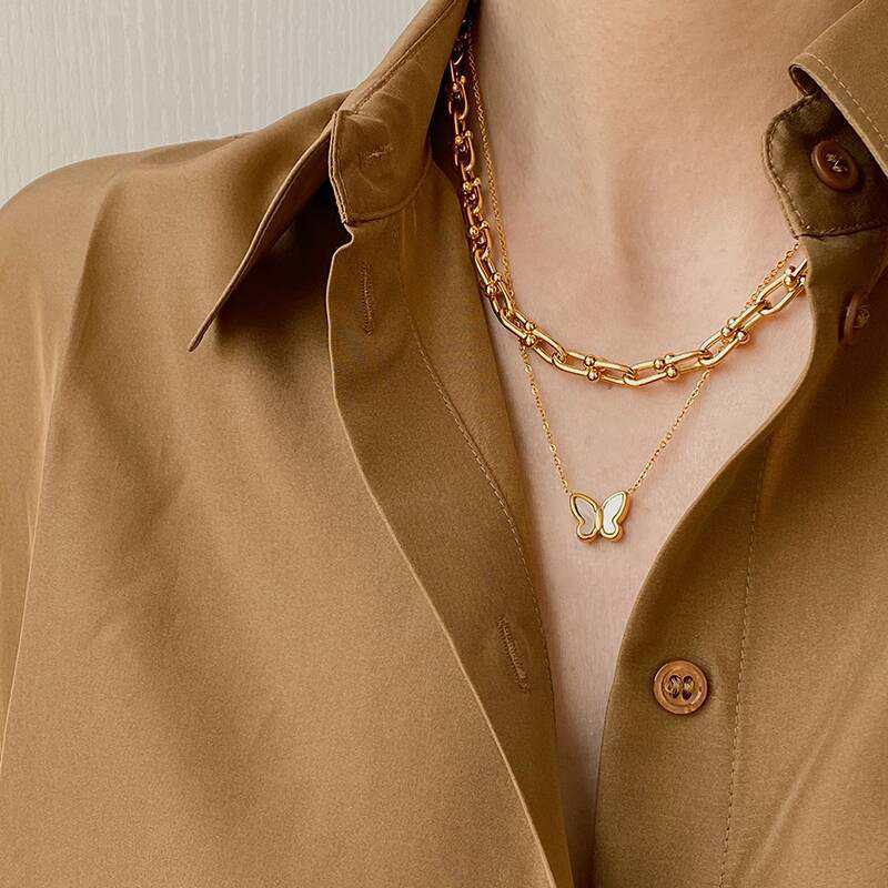 Gold Horseshoe Chain Necklace Gold With Bold Statement Appeal - Image 9