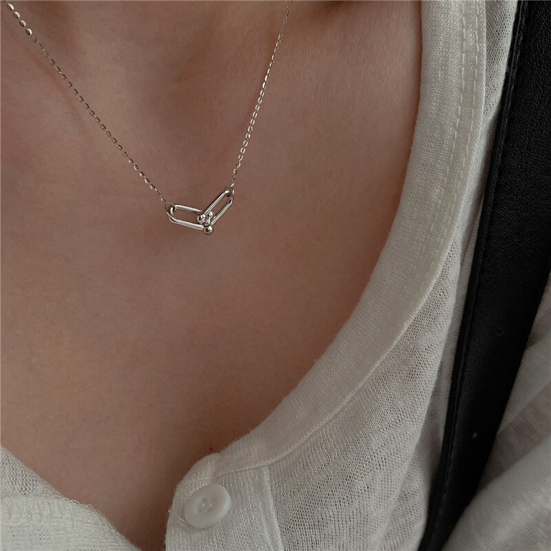 U-shaped Horseshoe Buckle Necklace Bold Statement Style With Street Luxury - Image 4