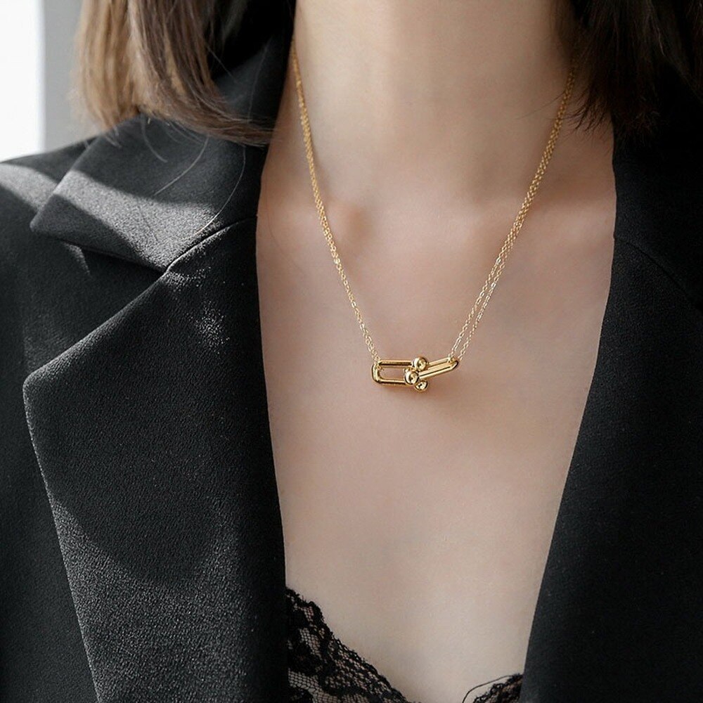 U-shaped Horseshoe Buckle Necklace Bold Statement Style With Street Luxury - Image 6