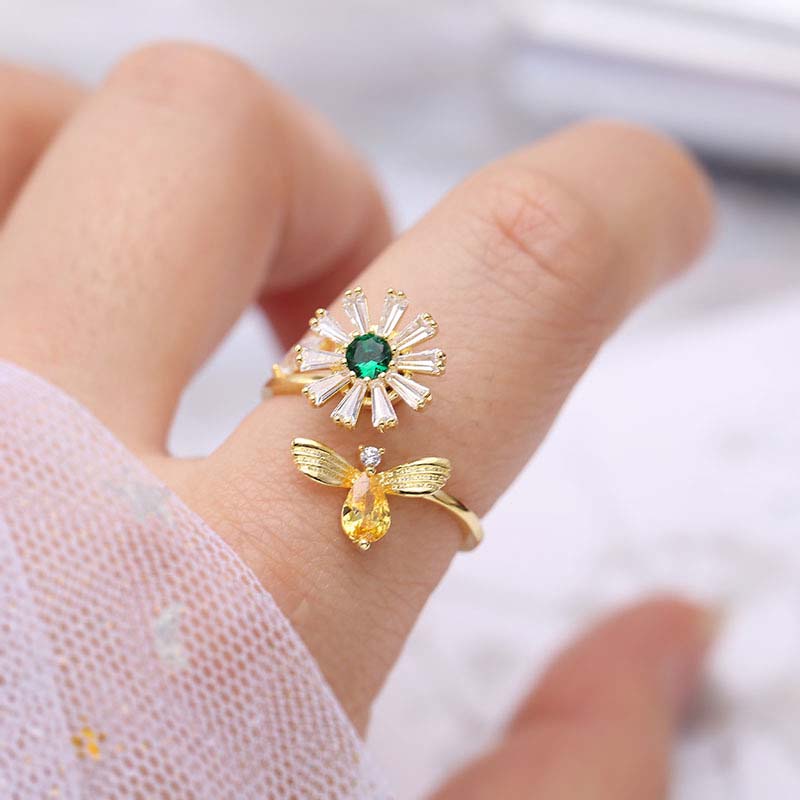 Daisy And Bee Rotatable Anti Stress Anxiety Fidget Ring Gold - Image 3