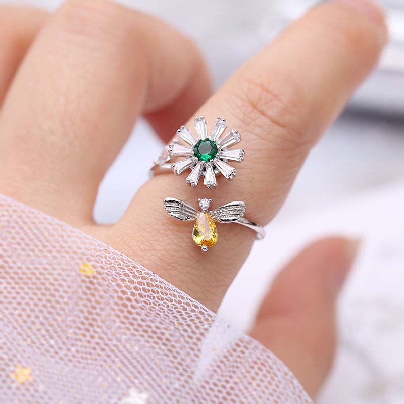 Daisy And Bee Rotatable Anti Stress Anxiety Fidget Ring Gold - Image 4