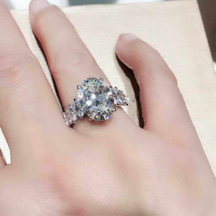 3.5 Ct Brilliant Oval Cut With Marquise Shape Side Stones Ring Gold - Image 7